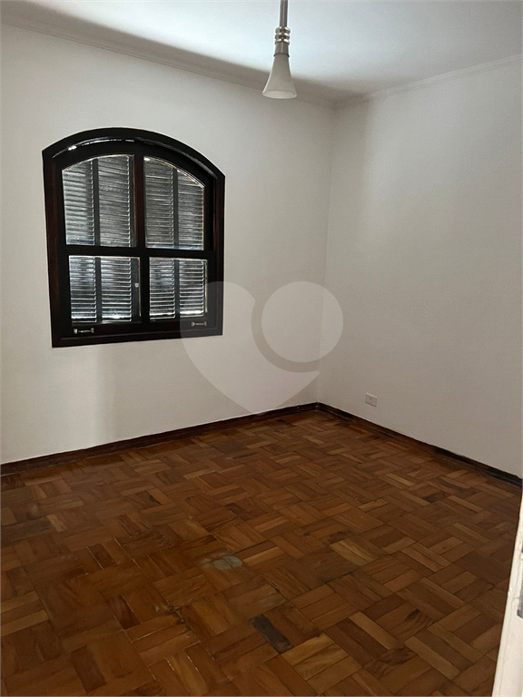 Casa Térrea, 2 Dormitórios, Lavanderia, Quintal, 2 Vagas. Vila MAzzei.
