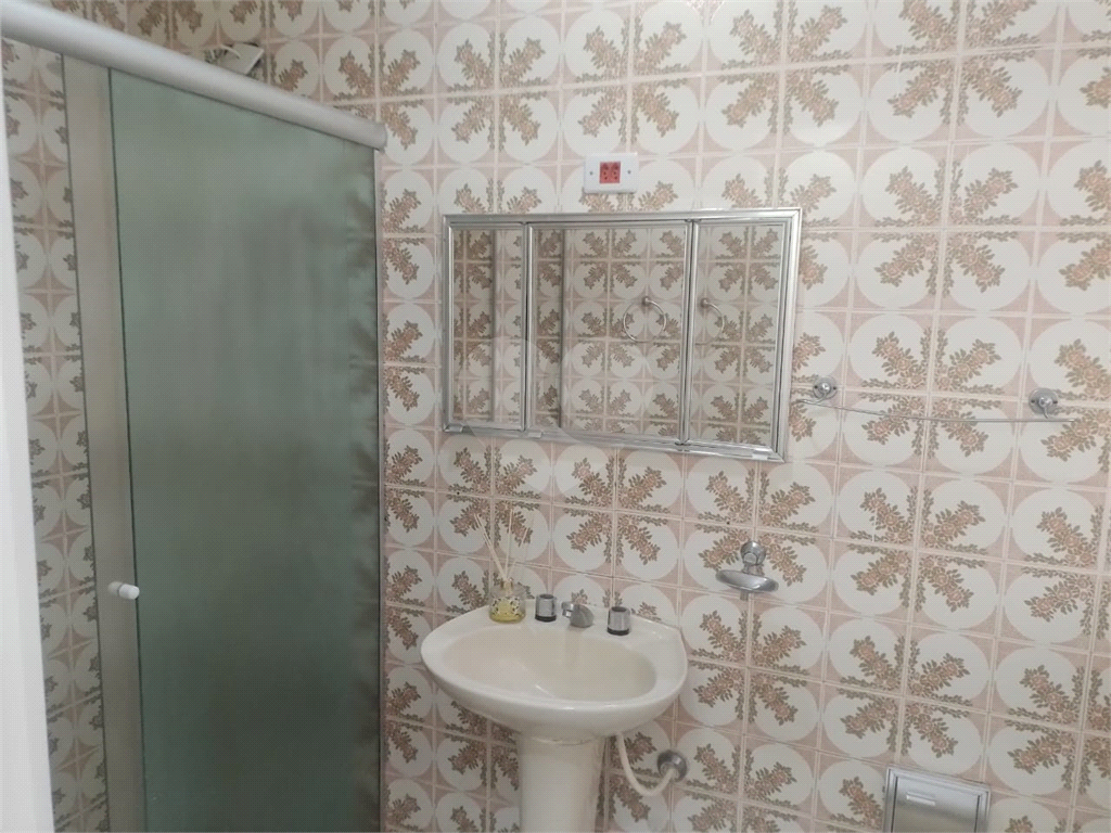 Casa Térrea, 2 Dormitórios, Lavanderia, Quintal, 2 Vagas. Vila MAzzei.