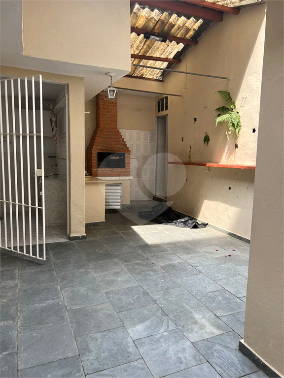 Casa Térrea, 2 Dormitórios, Lavanderia, Quintal, 2 Vagas. Vila MAzzei.