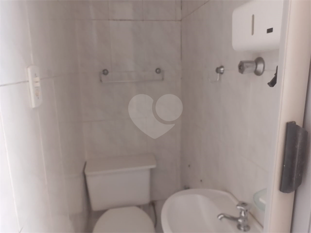 Casa Térrea, 2 Dormitórios, Lavanderia, Quintal, 2 Vagas. Vila MAzzei.