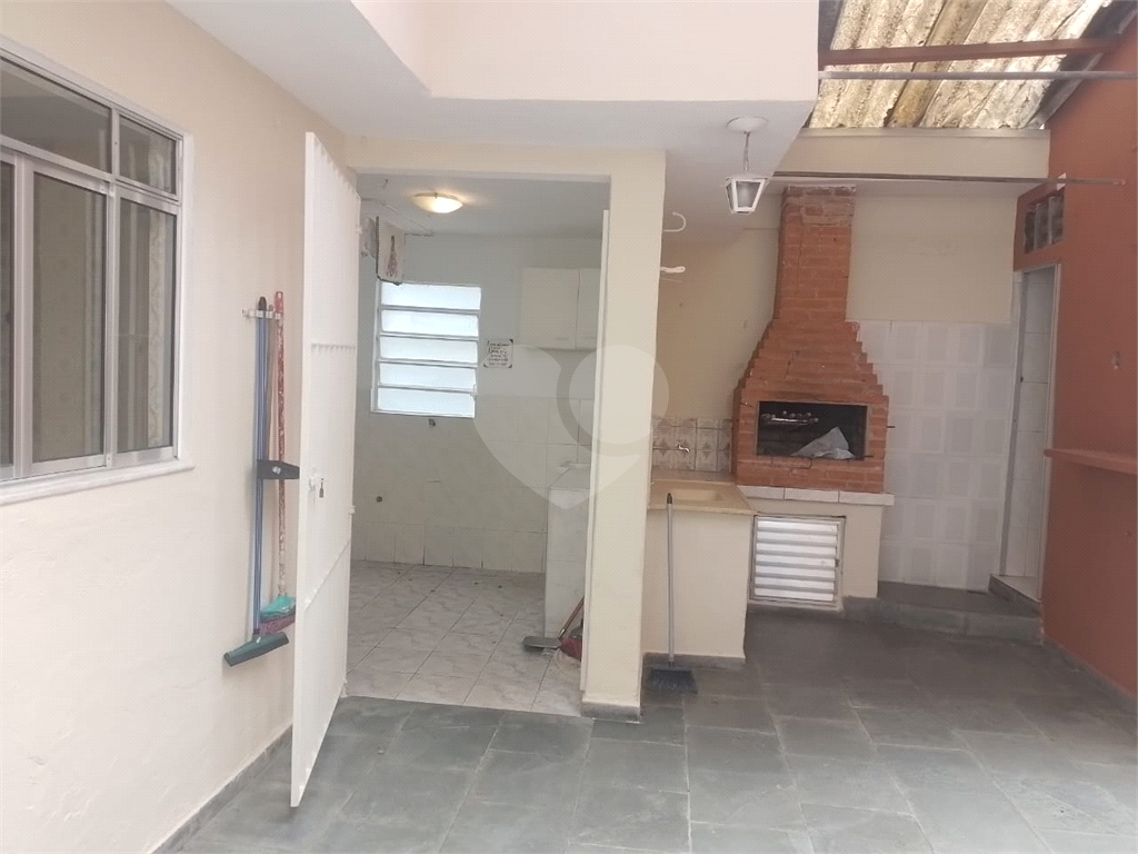 Casa Térrea, 2 Dormitórios, Lavanderia, Quintal, 2 Vagas. Vila MAzzei.