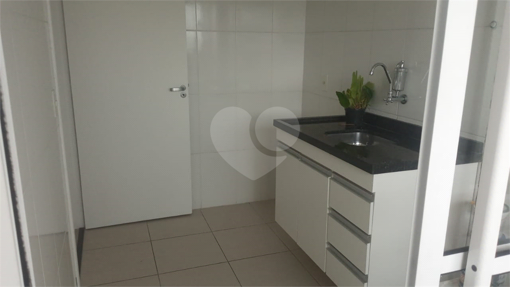 APARTAMENTO em CASA VERDE