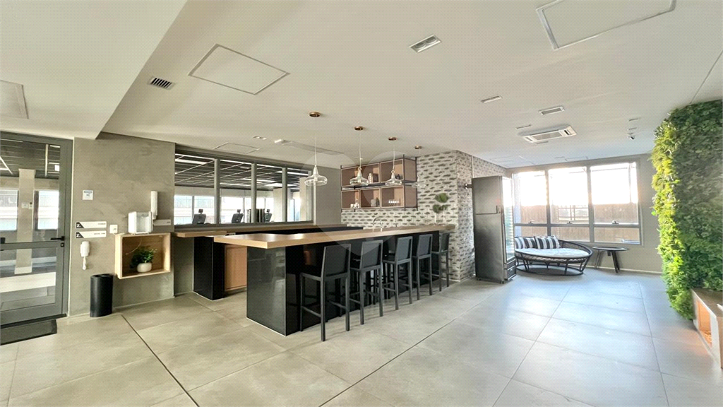 Apartamento no BROOKLIN com 48,49m2, 1 quarto, sala, cozinha, área e 1 vaga coberta de garagem