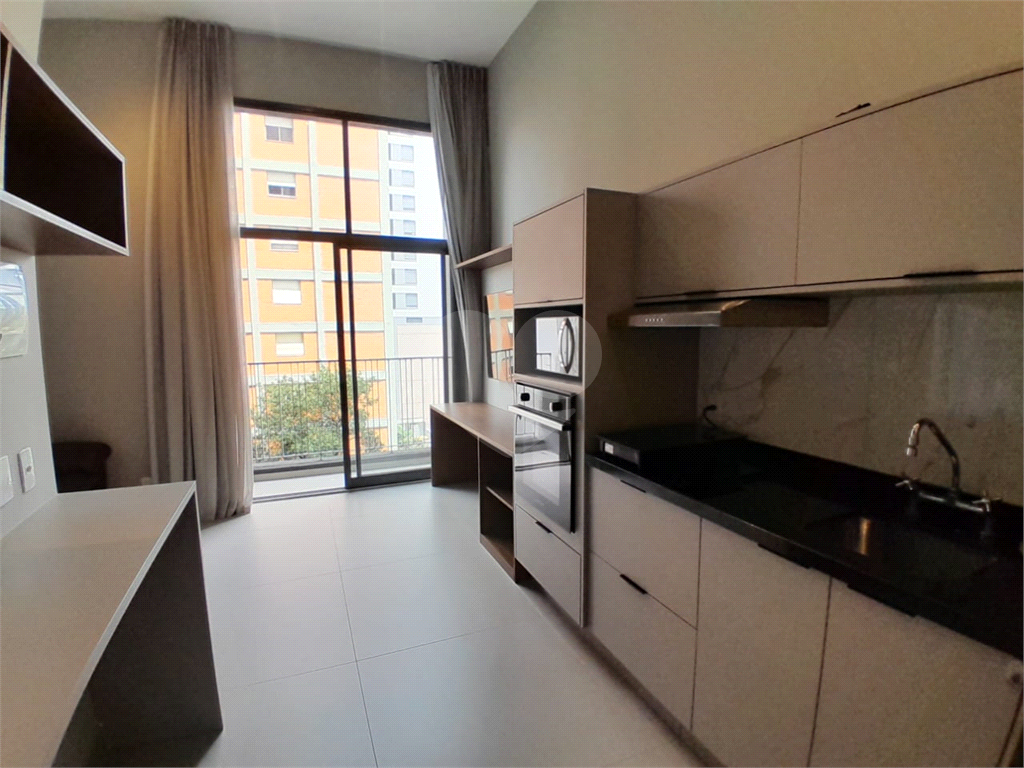 Apartamento em Pinheiros com 1 quarto e 1 vaga para alugar