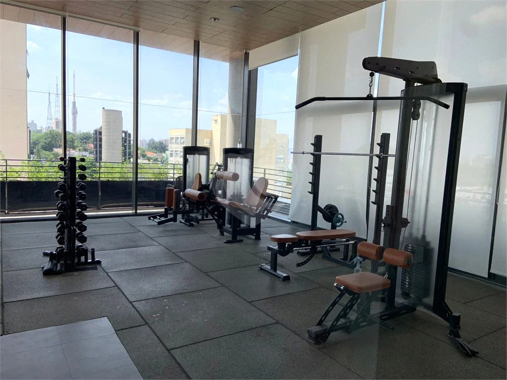 Apartamento em Pinheiros com 1 quarto e 1 vaga para alugar