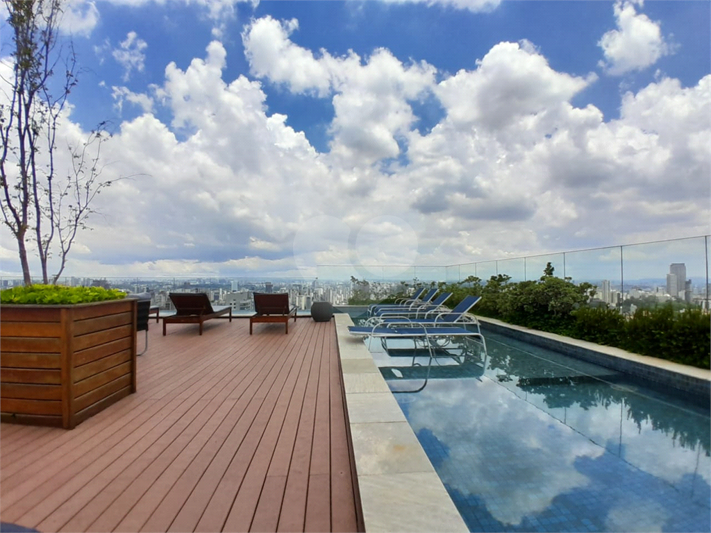 Apartamento em Pinheiros com 1 quarto e 1 vaga para alugar