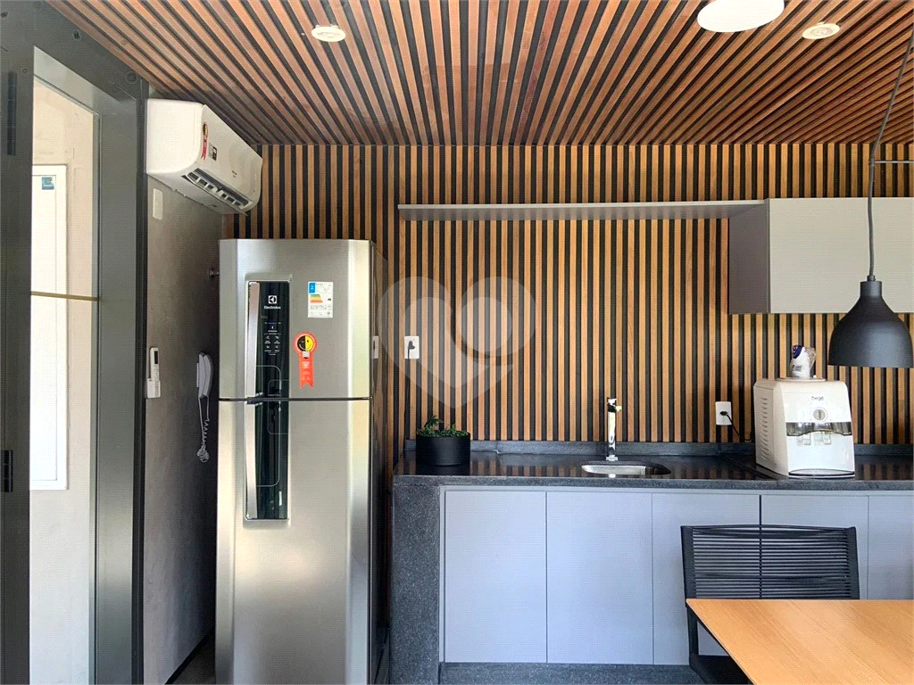 Apartamento em Pinheiros com 1 quarto e 1 vaga para alugar