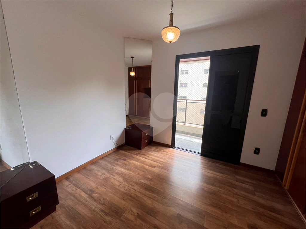 Apartamento na Avenida Braz Leme com vista para o campo de marte.