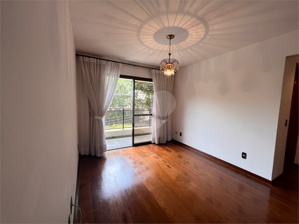 Apartamento na Avenida Braz Leme com vista para o campo de marte.