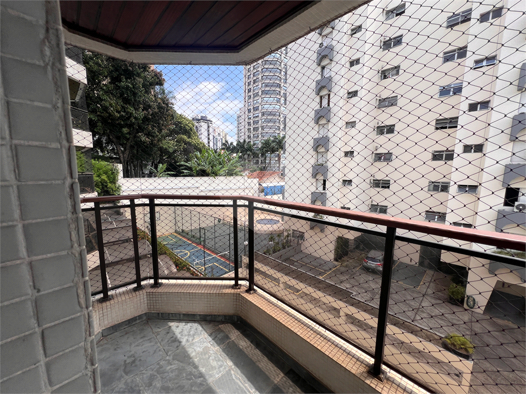 Apartamento na Avenida Braz Leme com vista para o campo de marte.