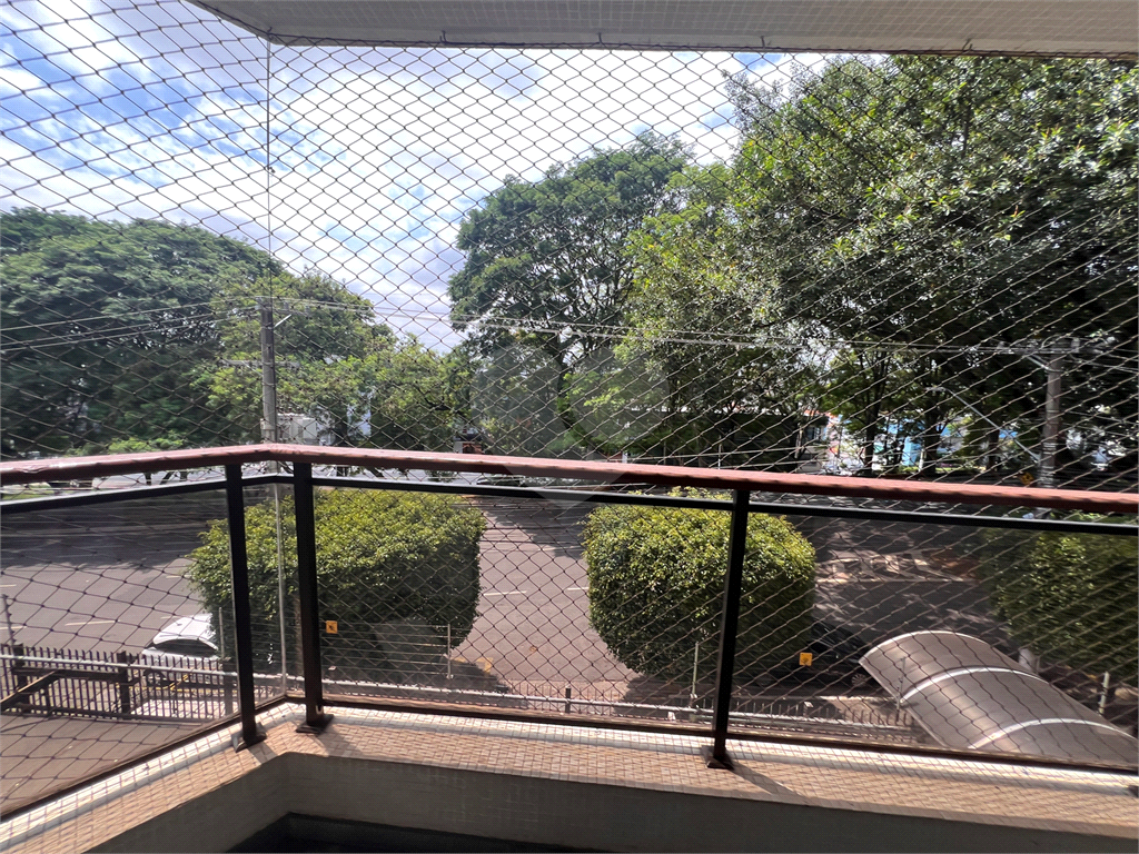 Apartamento na Avenida Braz Leme com vista para o campo de marte.