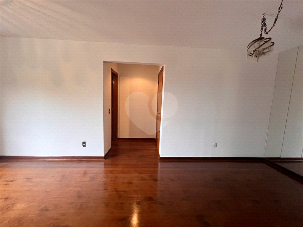 Apartamento na Avenida Braz Leme com vista para o campo de marte.
