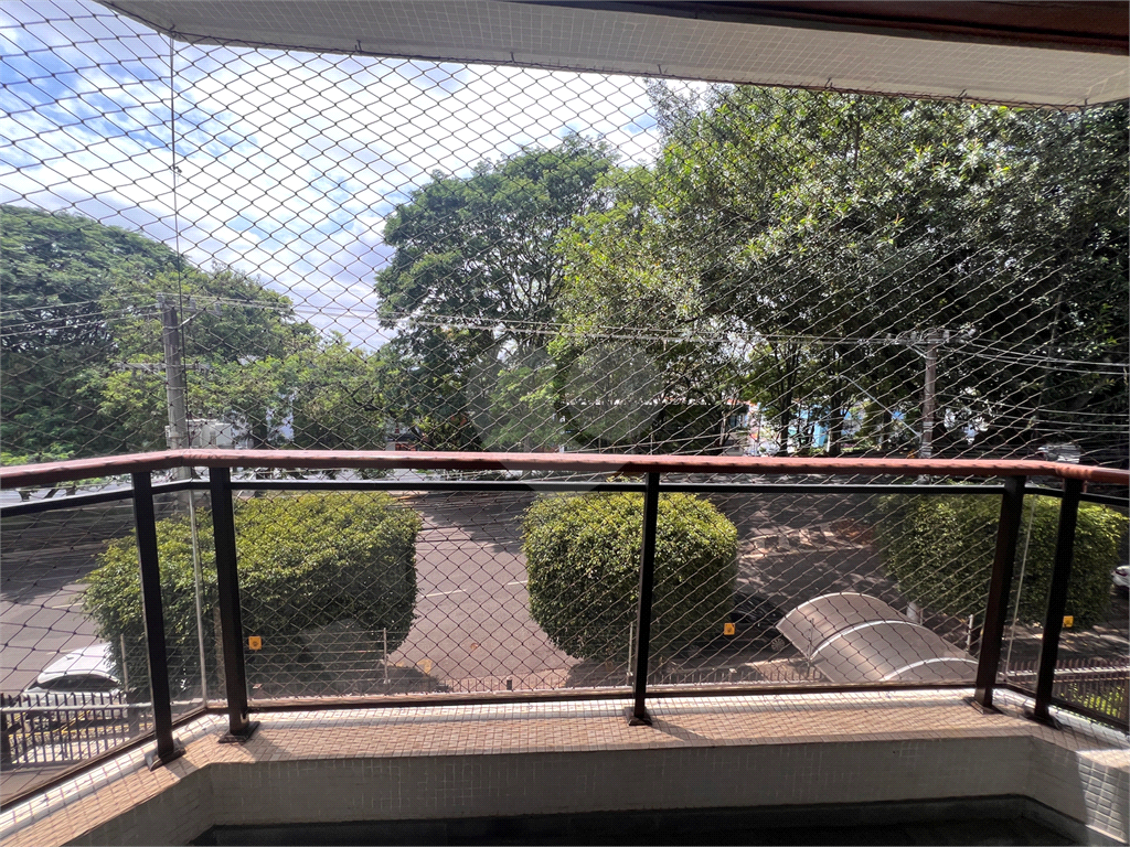Apartamento na Avenida Braz Leme com vista para o campo de marte.