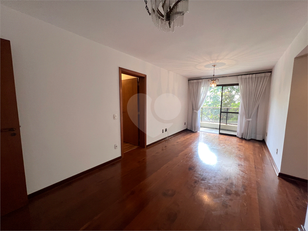 Apartamento na Avenida Braz Leme com vista para o campo de marte.