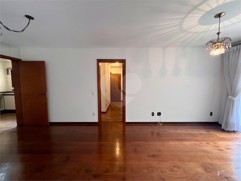 Apartamento na Avenida Braz Leme com vista para o campo de marte.
