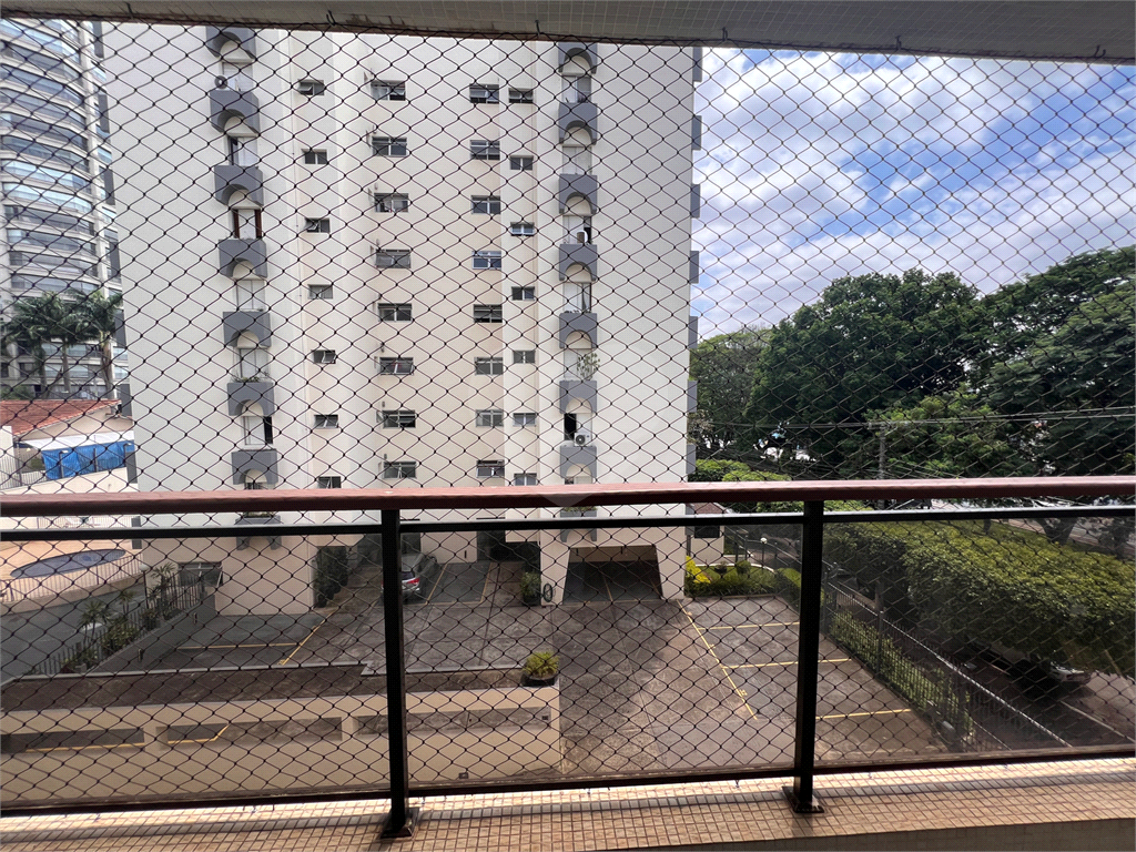 Apartamento na Avenida Braz Leme com vista para o campo de marte.