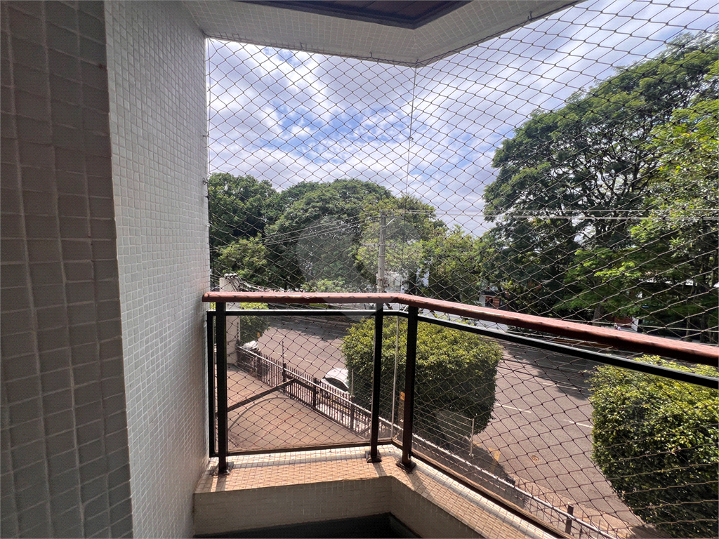 Apartamento na Avenida Braz Leme com vista para o campo de marte.