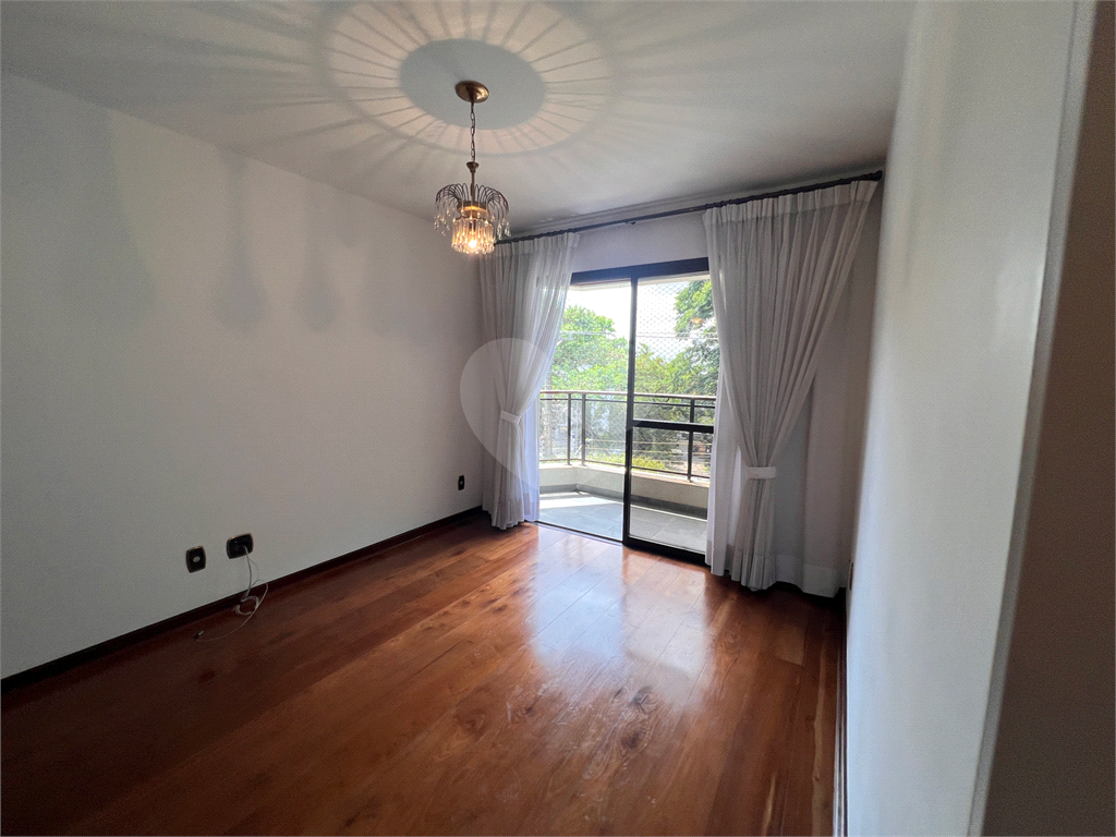 Apartamento na Avenida Braz Leme com vista para o campo de marte.