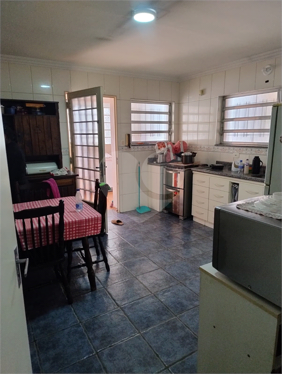 Trata-se de uma casa térrea com espaços amplos em todos os ambientes!