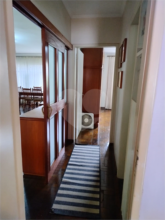 Trata-se de uma casa térrea com espaços amplos em todos os ambientes!