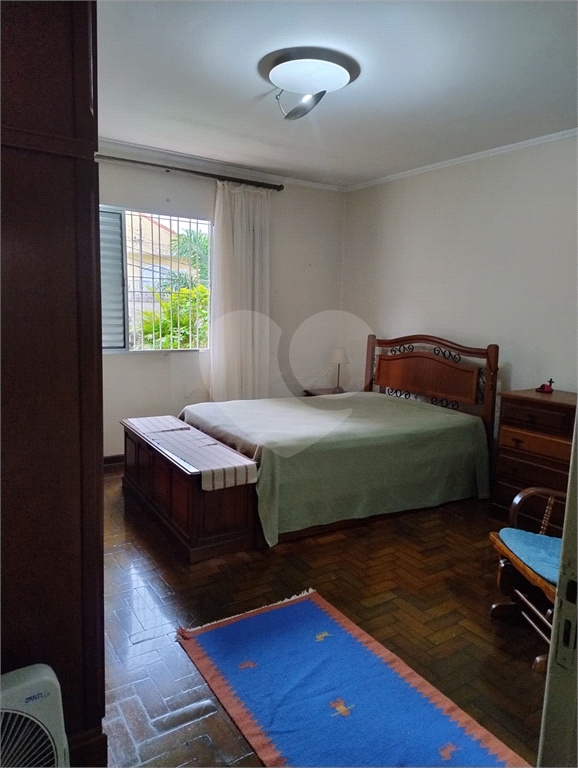 Trata-se de uma casa térrea com espaços amplos em todos os ambientes!