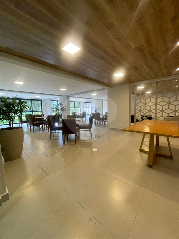 Apartamento à venda com 2 quartos, 69m² - Foto 32