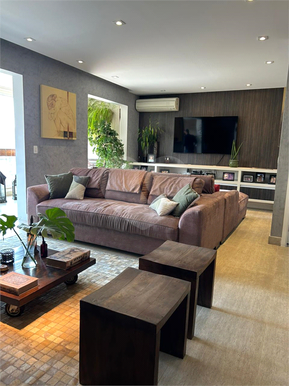 Apartamento com varanda gourmet à venda no Panamby