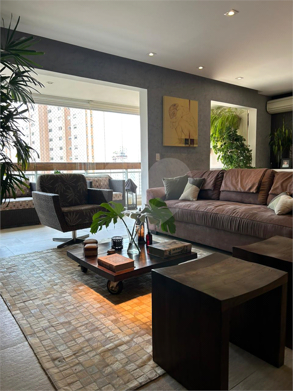 Apartamento com varanda gourmet à venda no Panamby