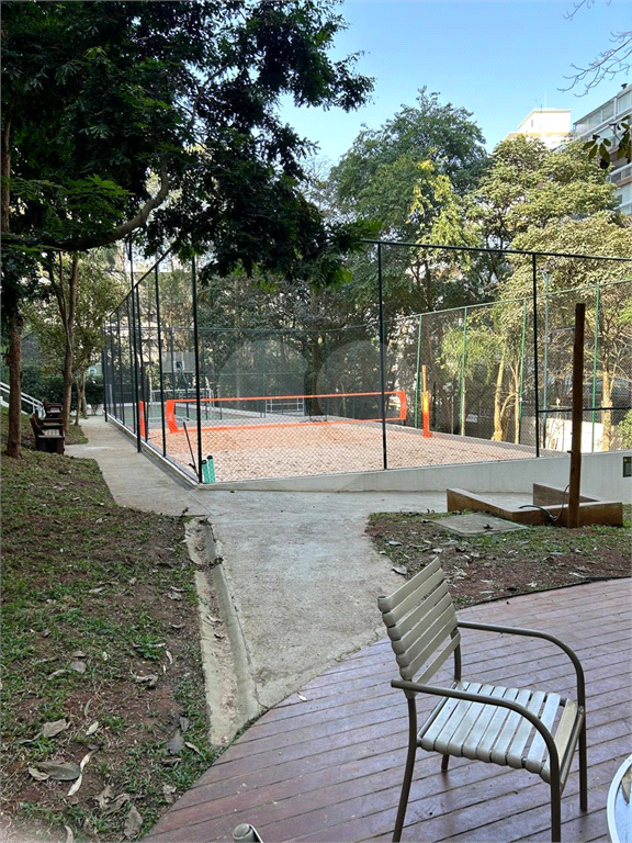 Apartamento com varanda gourmet à venda no Panamby