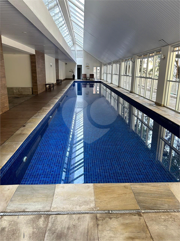 Apartamento com varanda gourmet à venda no Panamby