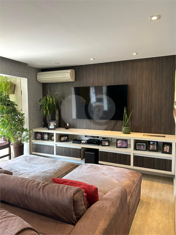 Apartamento com varanda gourmet à venda no Panamby