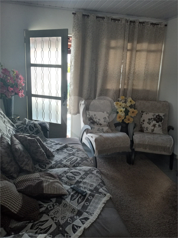 Casa à venda com 3 quartos, 180m² - Foto 2
