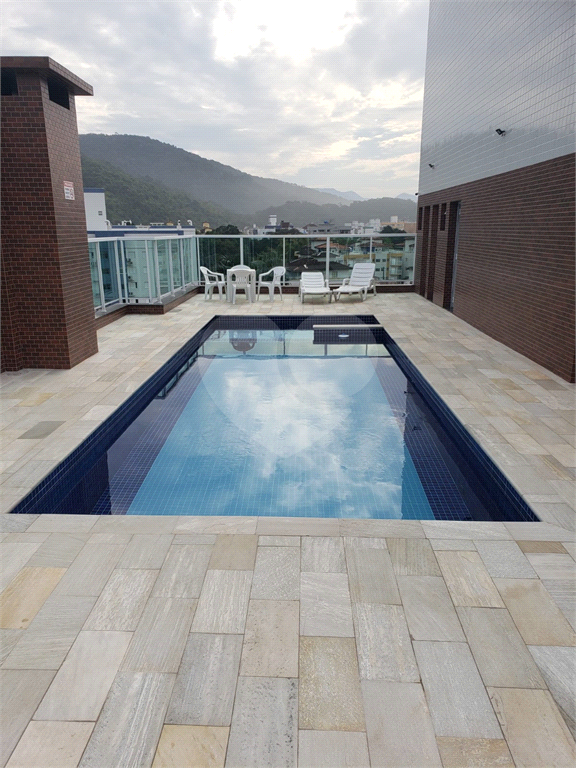 Apartamento Exclusivo na Praia das Toninhas – Conforto e Sofisticação a Poucos Passos do Mar!