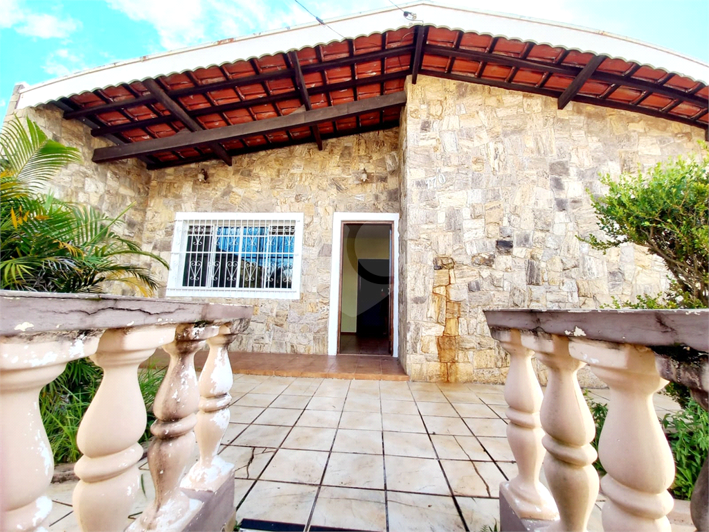 Casa à venda com 3 quartos, 134m² - Foto 2