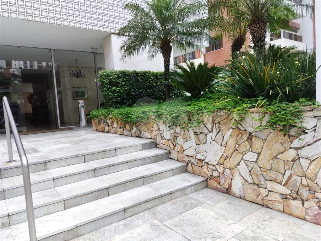 APARTAMENTO em HIGIENÓPOLIS
