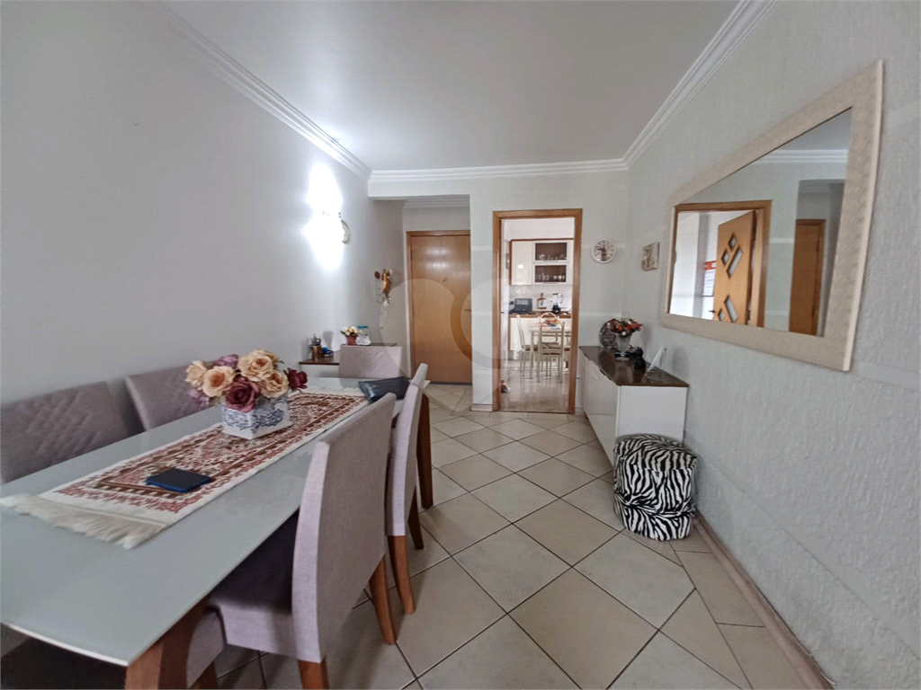 Apartamento 87 m² – Alto de Santana -3 dormitórios (sendo 1 suíte) - 2 banheiros Sala ampla para 2 ambientes Cozinha com armários planejados Lavanderia com armários
1 vaga fixa de garagem
