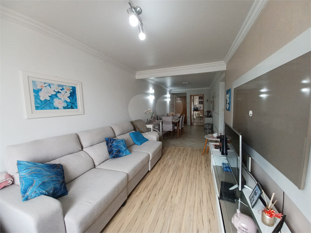 Apartamento 87 m² – Alto de Santana -3 dormitórios (sendo 1 suíte) - 2 banheiros Sala ampla para 2 ambientes Cozinha com armários planejados Lavanderia com armários
1 vaga fixa de garagem