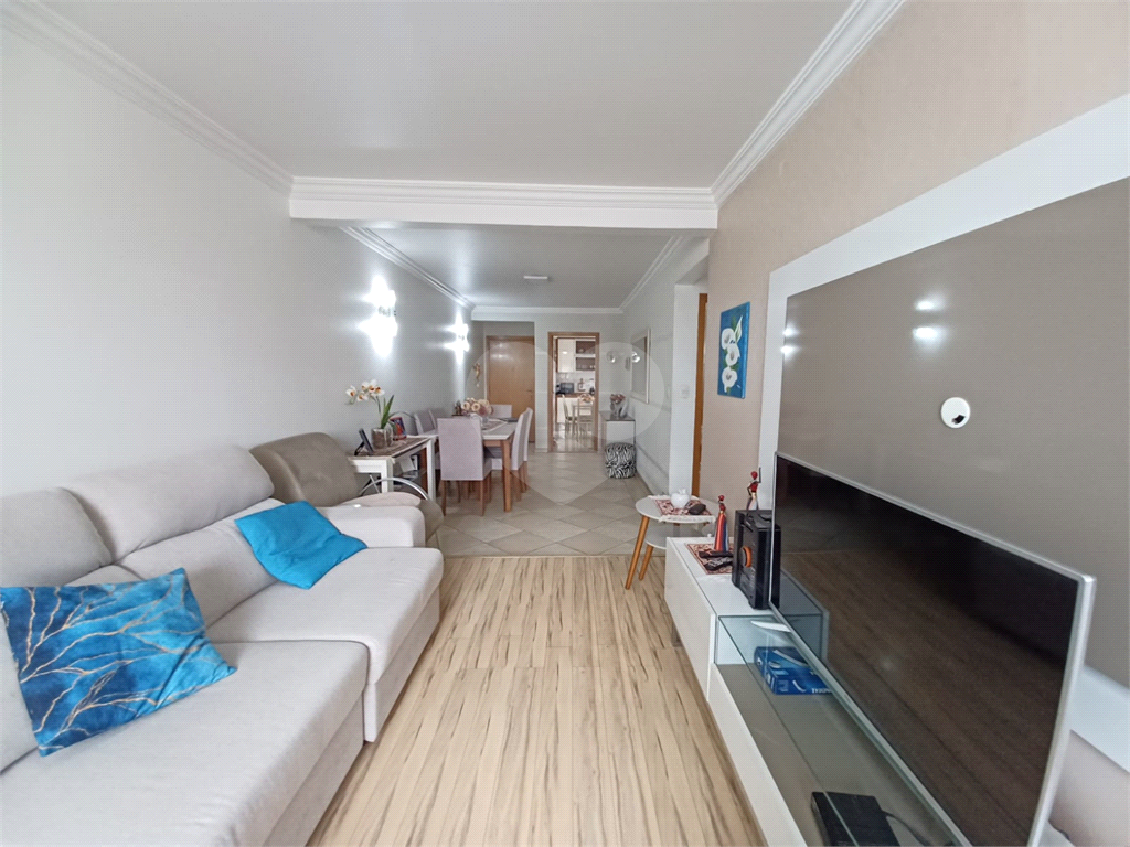 Apartamento 87 m² – Alto de Santana -3 dormitórios (sendo 1 suíte) - 2 banheiros Sala ampla para 2 ambientes Cozinha com armários planejados Lavanderia com armários
1 vaga fixa de garagem