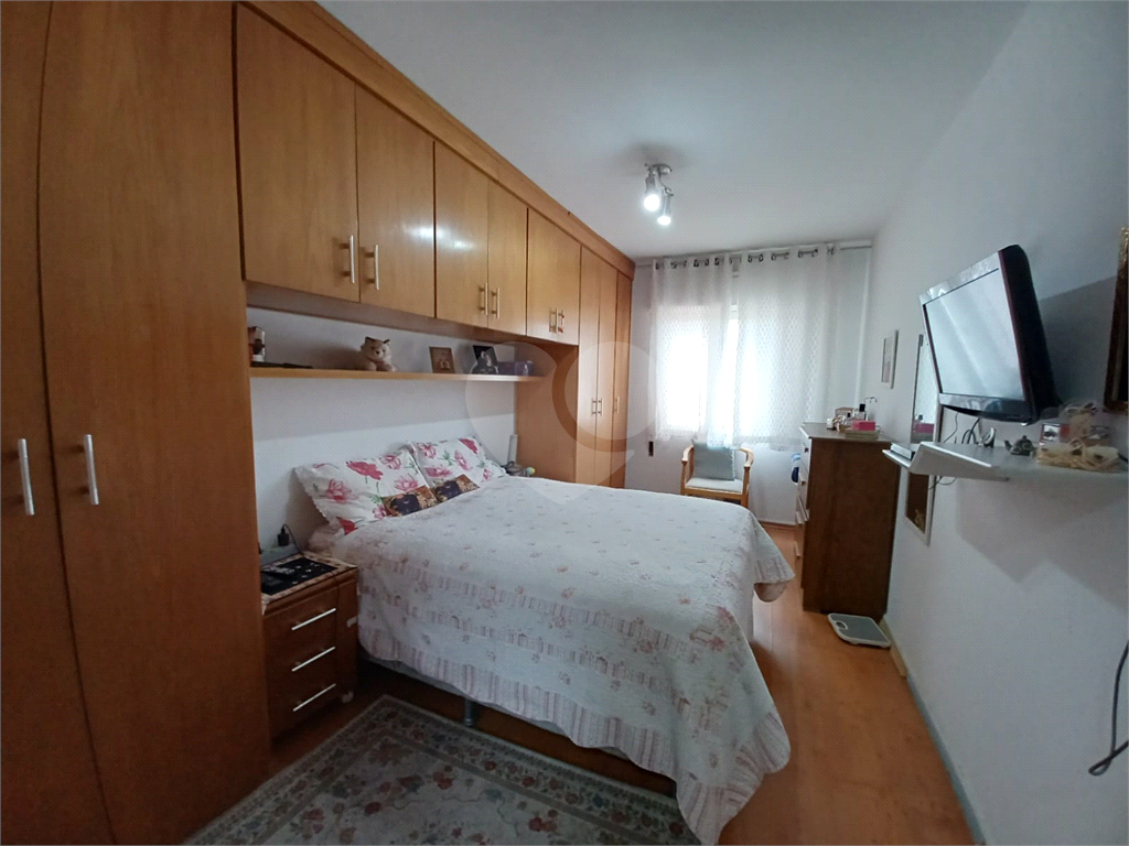 Apartamento 87 m² – Alto de Santana -3 dormitórios (sendo 1 suíte) - 2 banheiros Sala ampla para 2 ambientes Cozinha com armários planejados Lavanderia com armários
1 vaga fixa de garagem