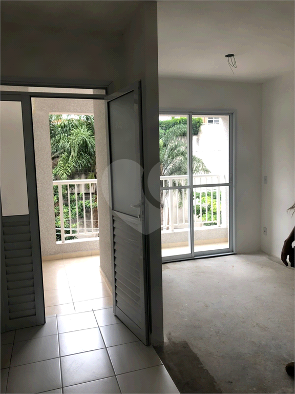 Apartamento à venda com 2 quartos, 42m² - Foto 2