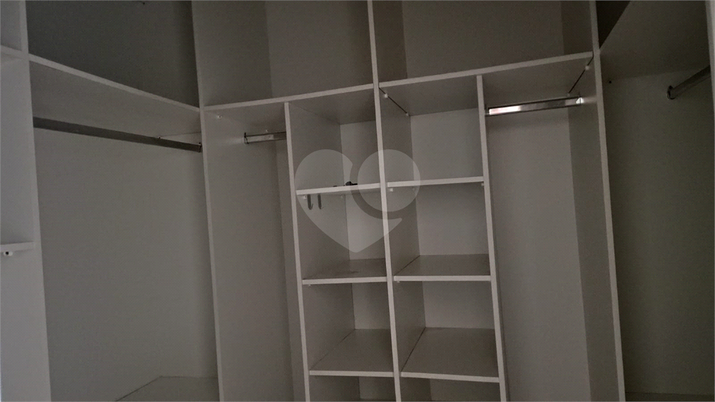 Apartamento para alugar com 3 quartos, 81m² - Foto 2