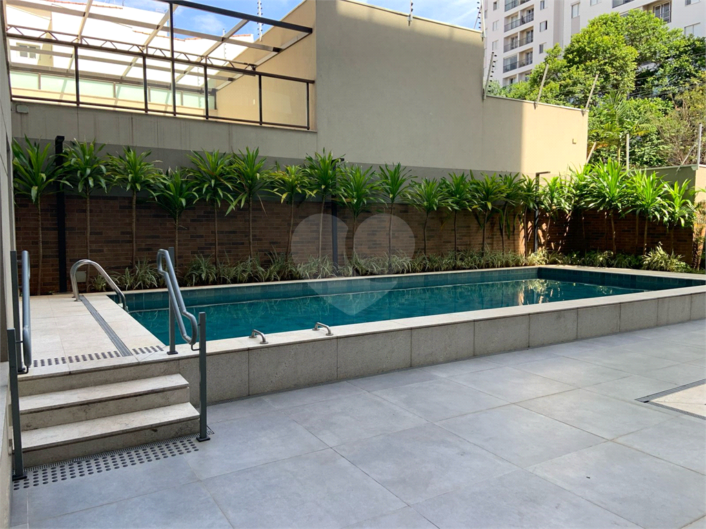 APARTAMENTO em ALTO DA LAPA
