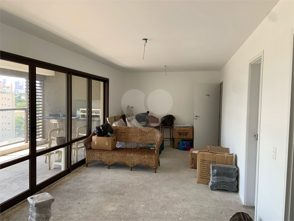 APARTAMENTO em ALTO DA LAPA