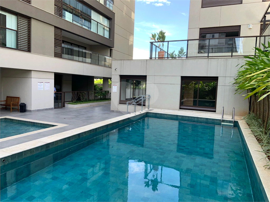 APARTAMENTO em ALTO DA LAPA