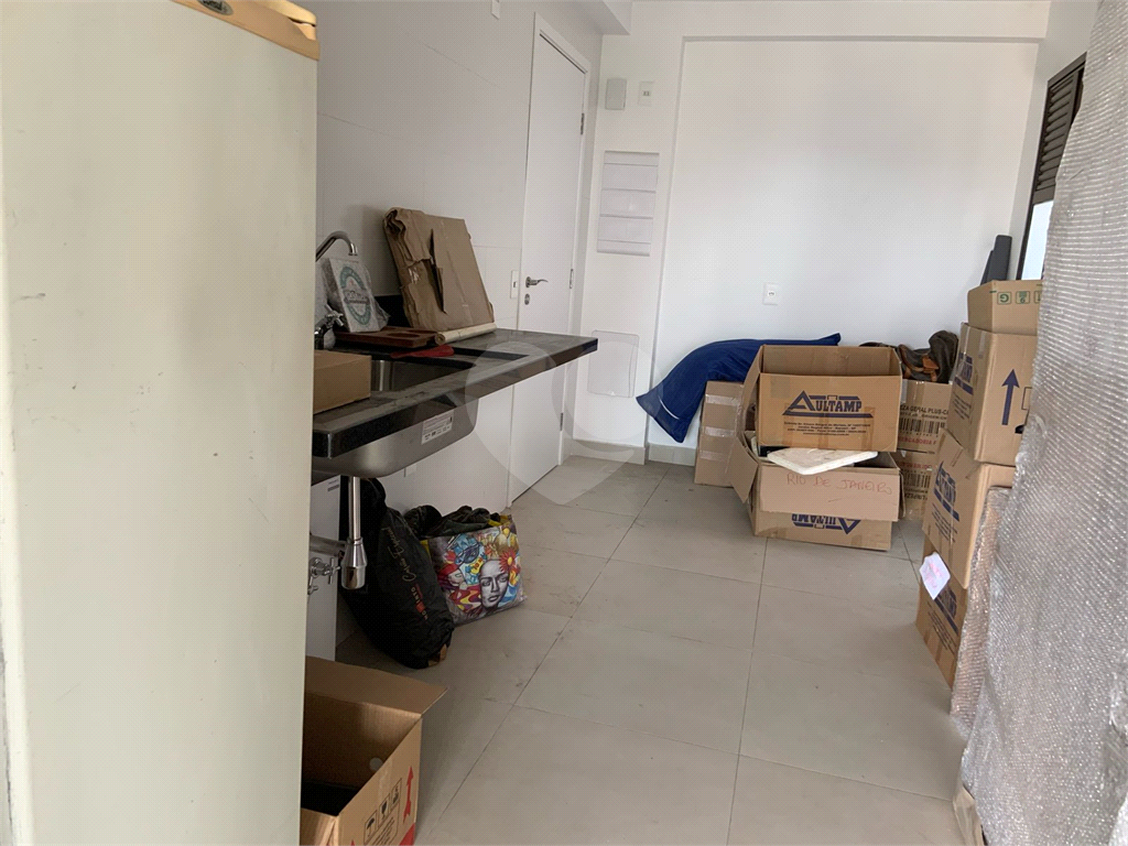 APARTAMENTO em ALTO DA LAPA