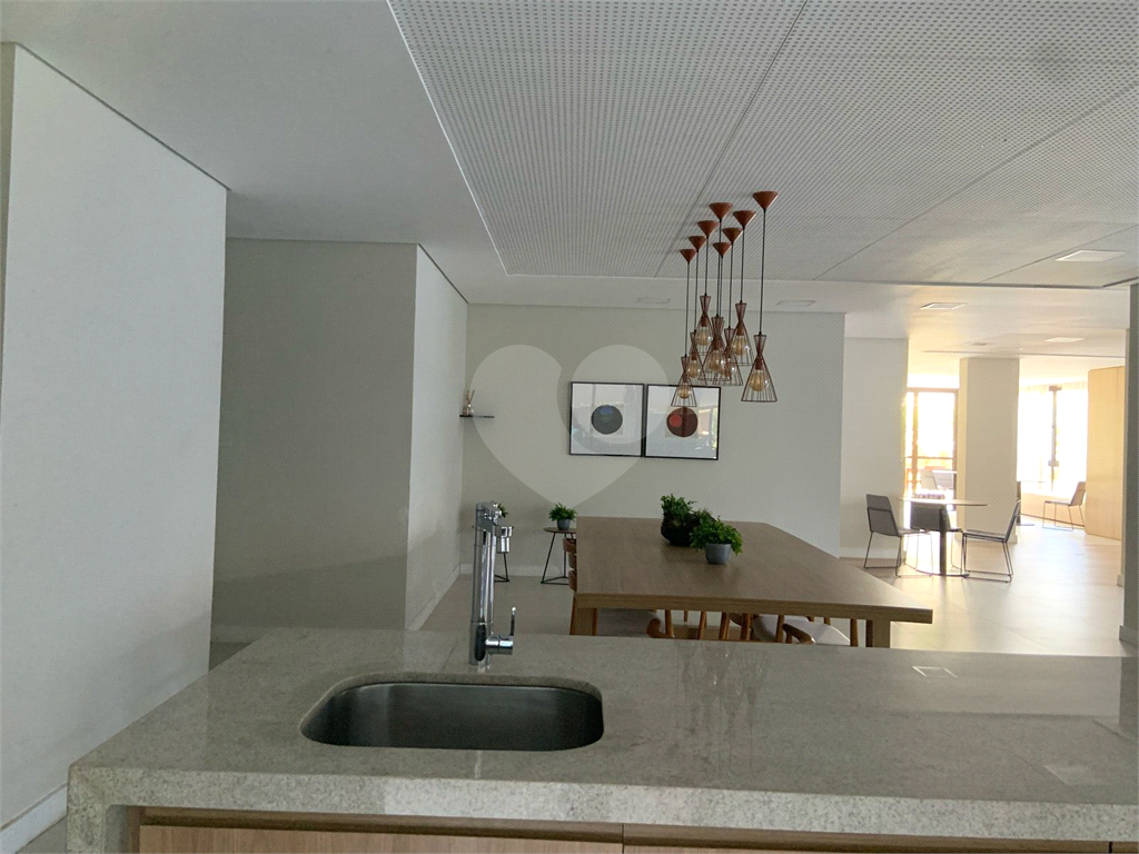 APARTAMENTO em ALTO DA LAPA