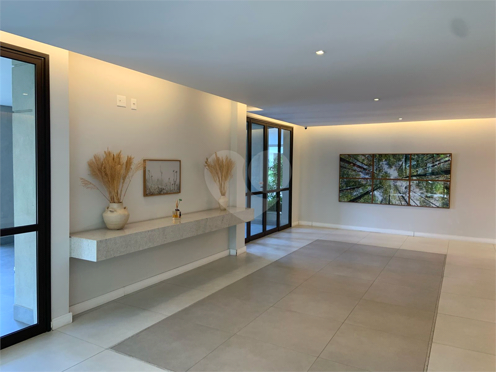 APARTAMENTO em ALTO DA LAPA