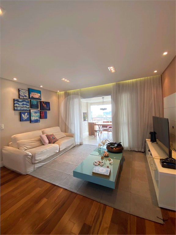 Apartamento à venda com varanda, vista incrível e lazer completo no condomínio