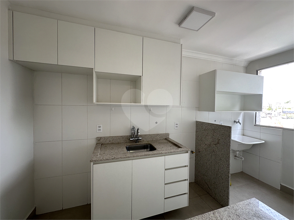 Apartamento à venda com 2 quartos, 46m² - Foto 2