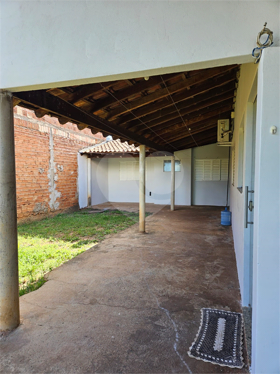 Casa para alugar com 3 quartos, 180m² - Foto 1